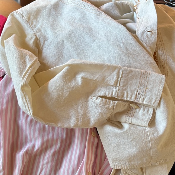 Cream and Gold Embroidered Shirt. Dress shirt. By ALTA CALIDAD. Made in Mexico. - Picture 7 of 14